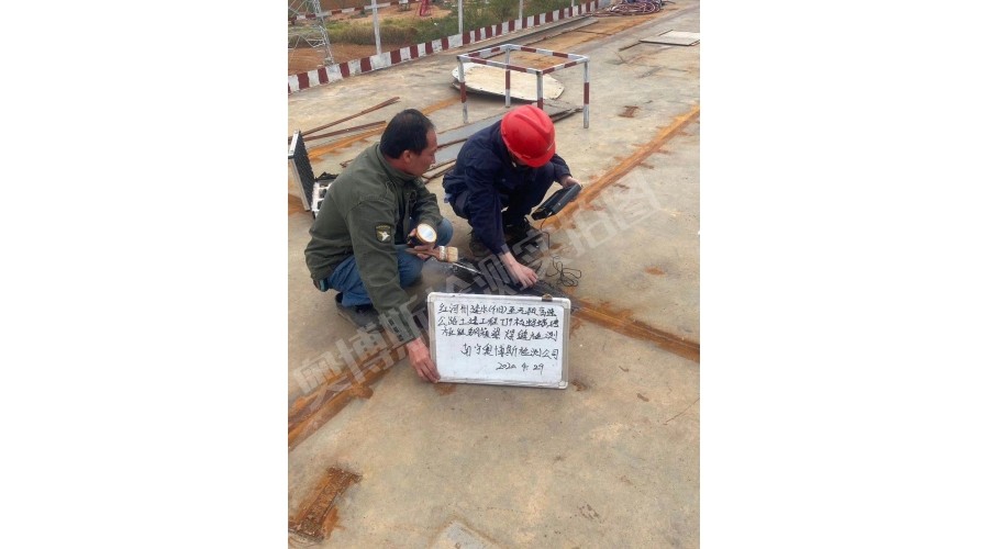 云南，紅河州建水至元陽(yáng)高速公路土建工程，螞蝗塘匝道鋼箱梁焊縫檢測(cè)現(xiàn)場(chǎng)作業(yè)